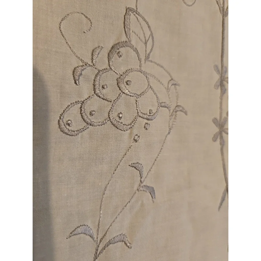 Italian  Embroidered and Cutwork Linen Tablecloth Floral  84